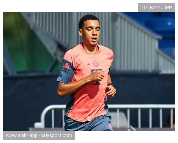 拜仁穆西亚拉一对一过人训练爆发力显著