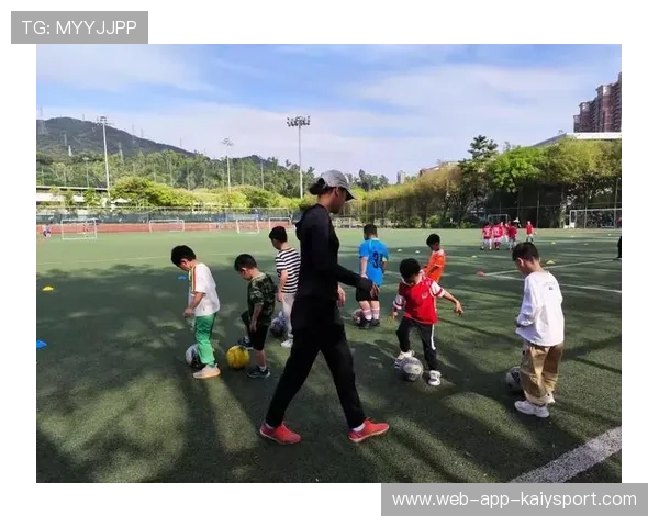 球员带动社区足球培训课程普及基层足球